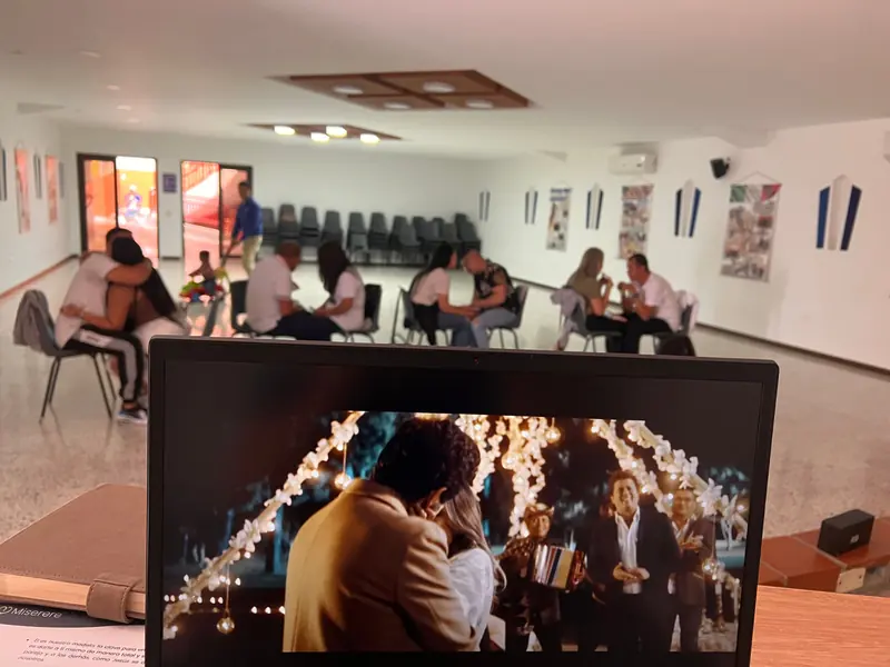 Parejas practicando en un taller de Miserere